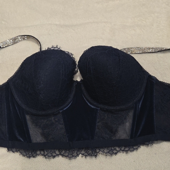Victoria's Secret Black Lace Velvet Bra with Sparkling Straps - Picture 8 of 8